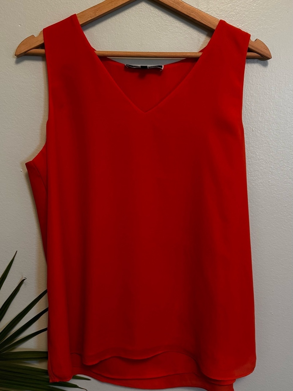 Women's V-Neck Sleeveless Camisole in Bright Red